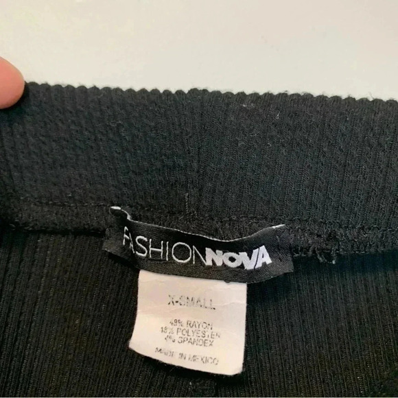 Fashion  Nova black ribbed biker shorts - Picture 2 of 3